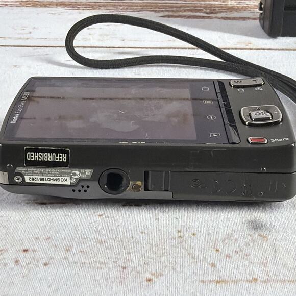 Kodak EasyShare M530 12.2MP Digital Camera – Carbon w/ Battery & Charger - Picture 6 of 6